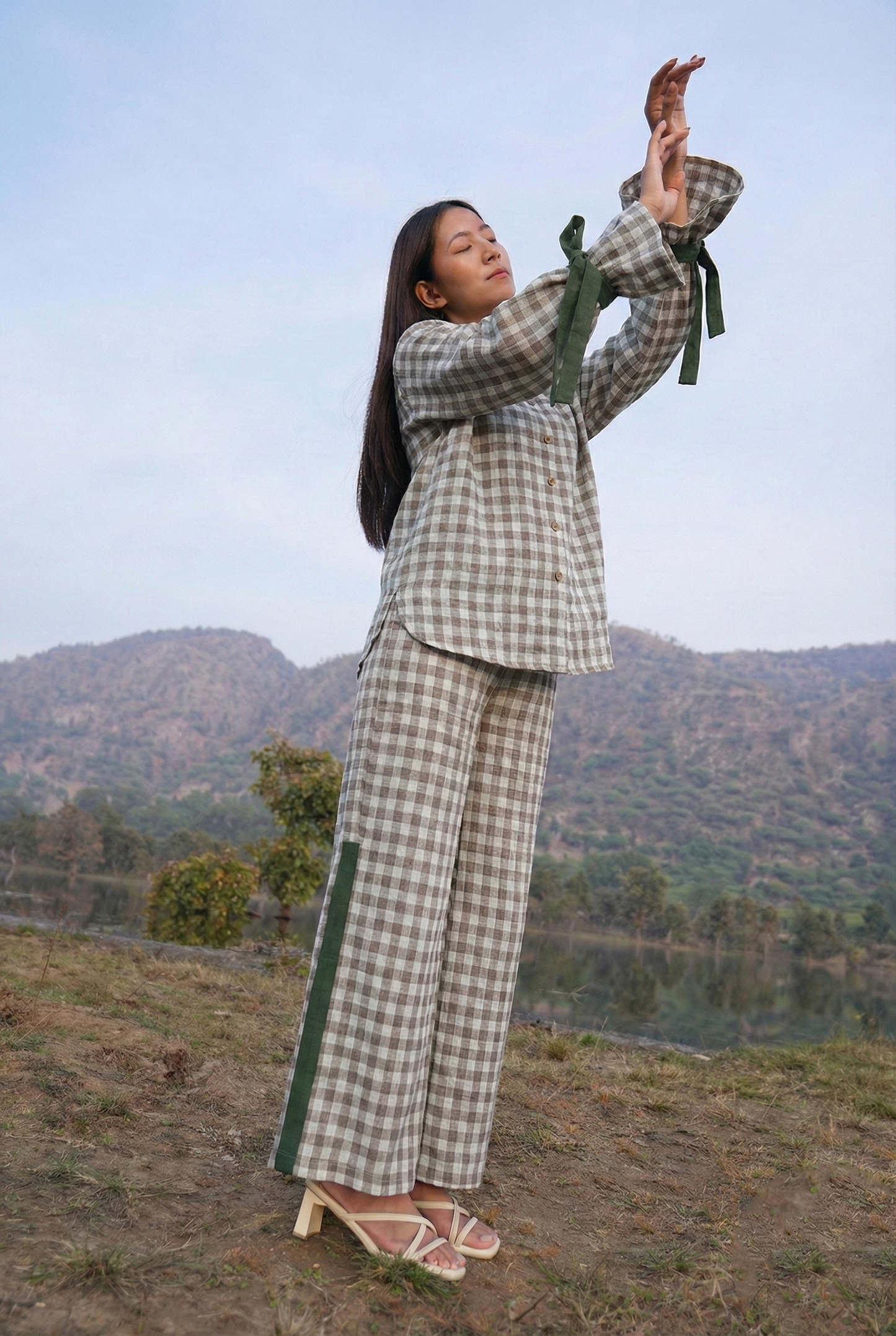 “Sutra Balloon Sleeve Check Co-ord set”
“Sutra check co-ord set with balloon sleeves”
“Sutra Balloon Sleeve Check matching set”
“Sutra check print balloon sleeve co-ord”
“Sutra Balloon Sleeve Check two-piece outfit”
“Sutra check co-ord set casual wear”
“Sutra Balloon Sleeve Check top and bottom set”
“Sutra check co-ord set stylish matching outfit”