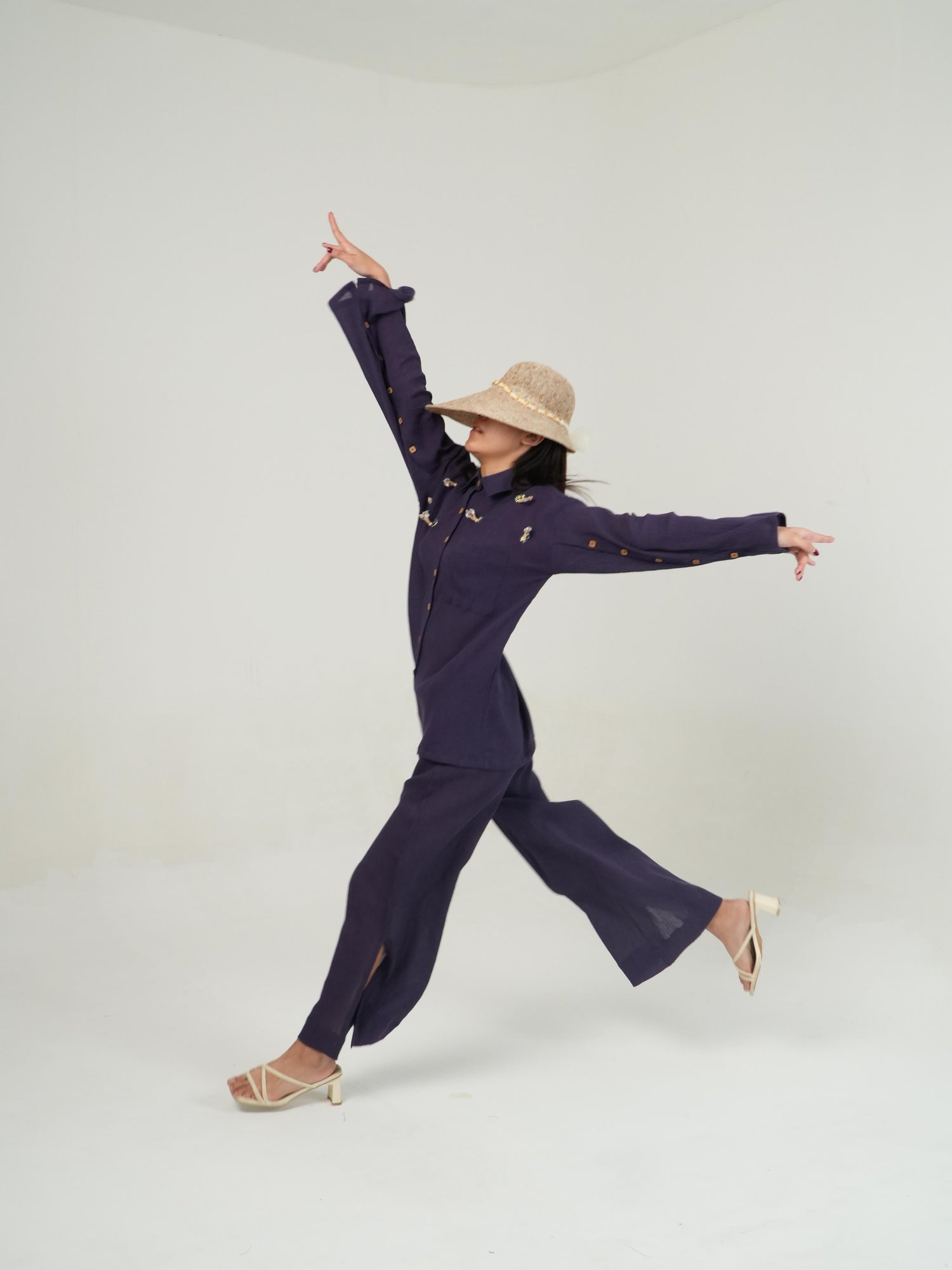 Button-down front of the relaxed mulberry crinkled cotton top