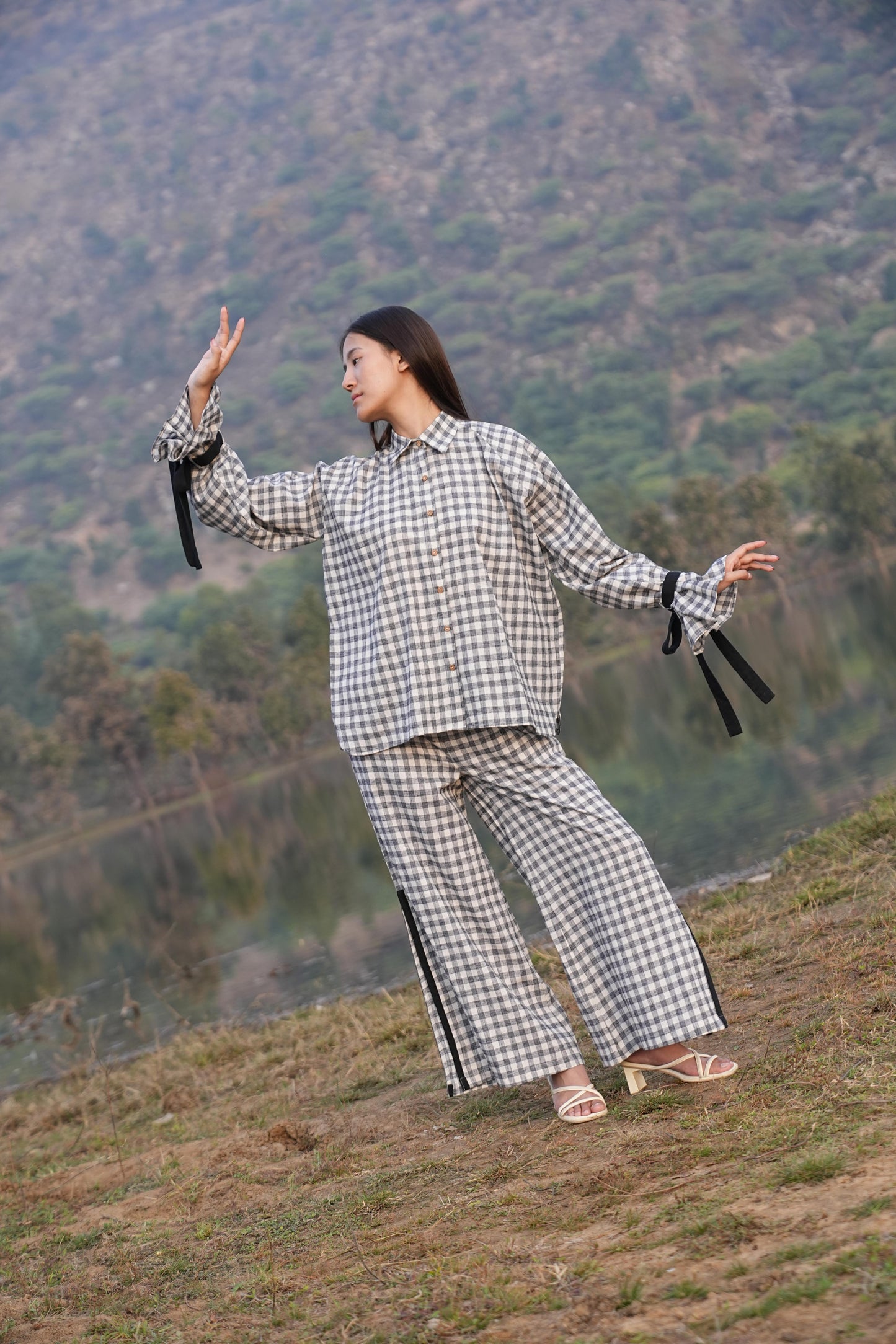 “Sutra Balloon Sleeve Check Co-ord set”

“Sutra check co-ord set with balloon sleeves”

“Sutra Balloon Sleeve Check matching set”

“Sutra check print balloon sleeve co-ord”

“Sutra Balloon Sleeve Check two-piece outfit”

“Sutra check co-ord set casual wear”

“Sutra Balloon Sleeve Check top and bottom set”

“Sutra check co-ord set stylish matching outfit”