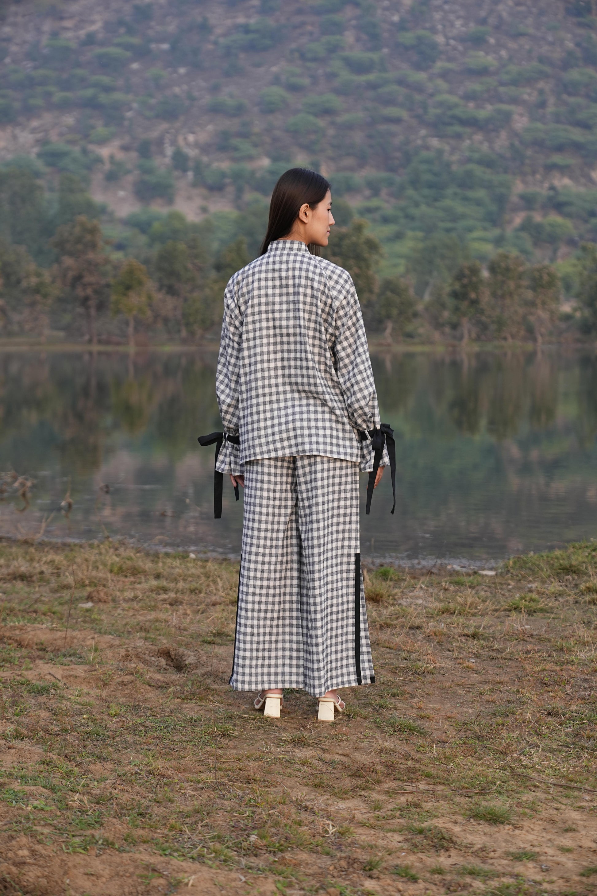 “Sutra Balloon Sleeve Check Co-ord set”

“Sutra check co-ord set with balloon sleeves”

“Sutra Balloon Sleeve Check matching set”

“Sutra check print balloon sleeve co-ord”

“Sutra Balloon Sleeve Check two-piece outfit”

“Sutra check co-ord set casual wear”

“Sutra Balloon Sleeve Check top and bottom set”

“Sutra check co-ord set stylish matching outfit”