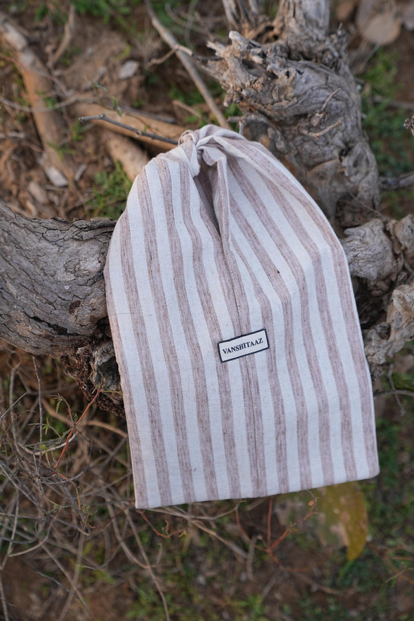 sutra breeze pouch

daily kit pouch

travel essentials pouch

travel pouch bag

everyday essentials pouch

multipurpose travel pouch

compact travel pouch

toiletry pouch