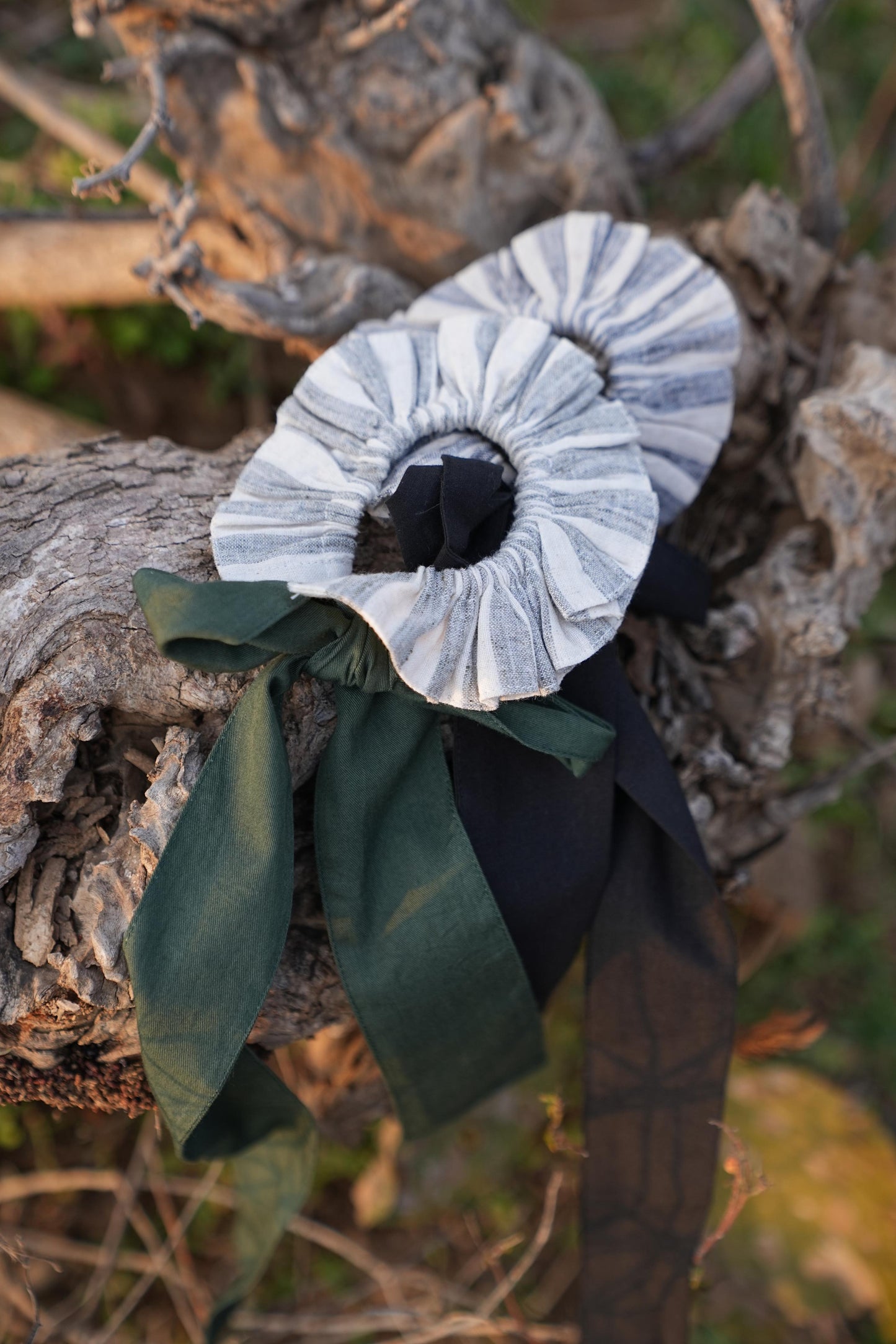 Sutra stripe bow tie-up scrunchies”

“Striped bow scrunchies by Sutra”

“Sutra striped hair scrunchies”