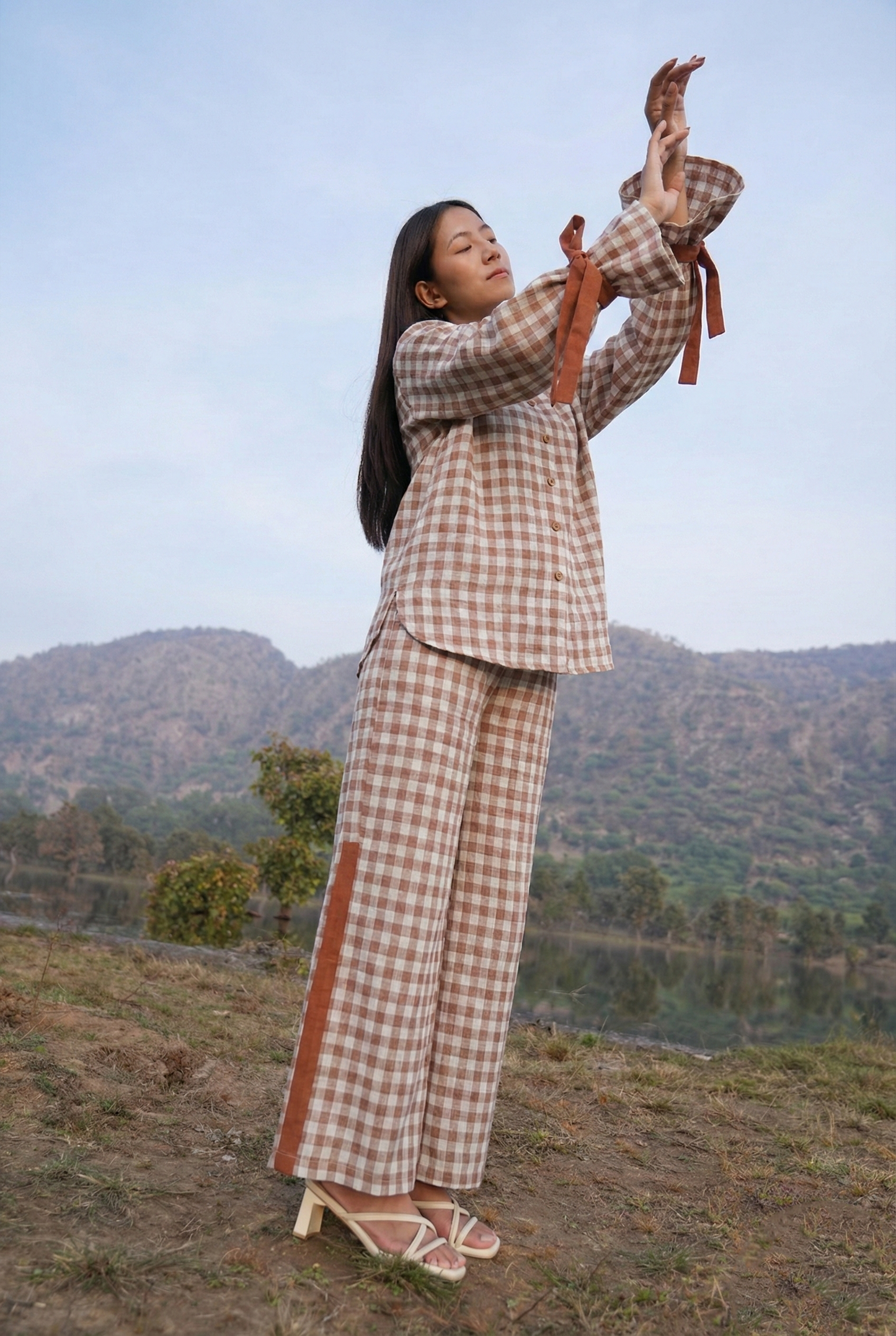 “Sutra Balloon Sleeve Check Co-ord set”

“Sutra check co-ord set with balloon sleeves”

“Sutra Balloon Sleeve Check matching set”

“Sutra check print balloon sleeve co-ord”

“Sutra Balloon Sleeve Check two-piece outfit”

“Sutra check co-ord set casual wear”

“Sutra Balloon Sleeve Check top and bottom set”

“Sutra check co-ord set stylish matching outfit”