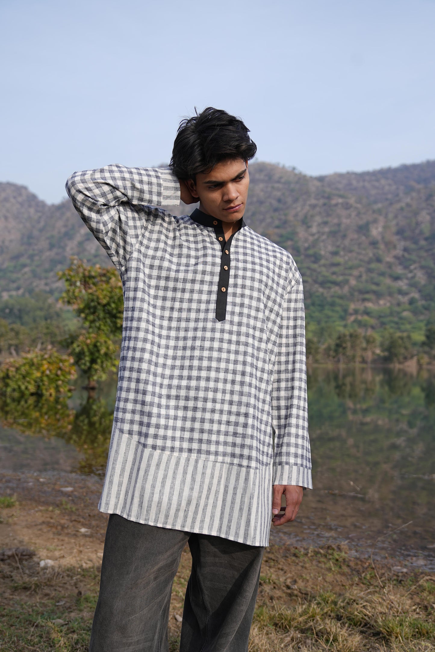 Sutra Mandarin Collar Check Kurta