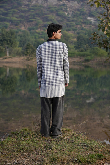 Sutra Mandarin Collar Check Kurta