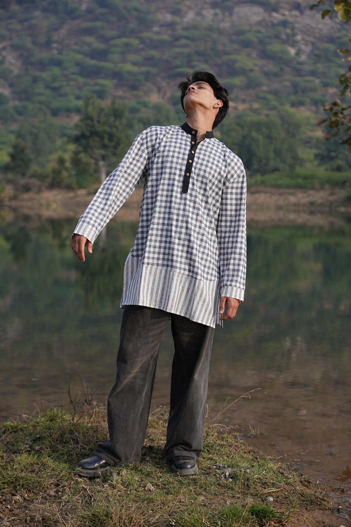 Sutra Mandarin Collar Check Kurta