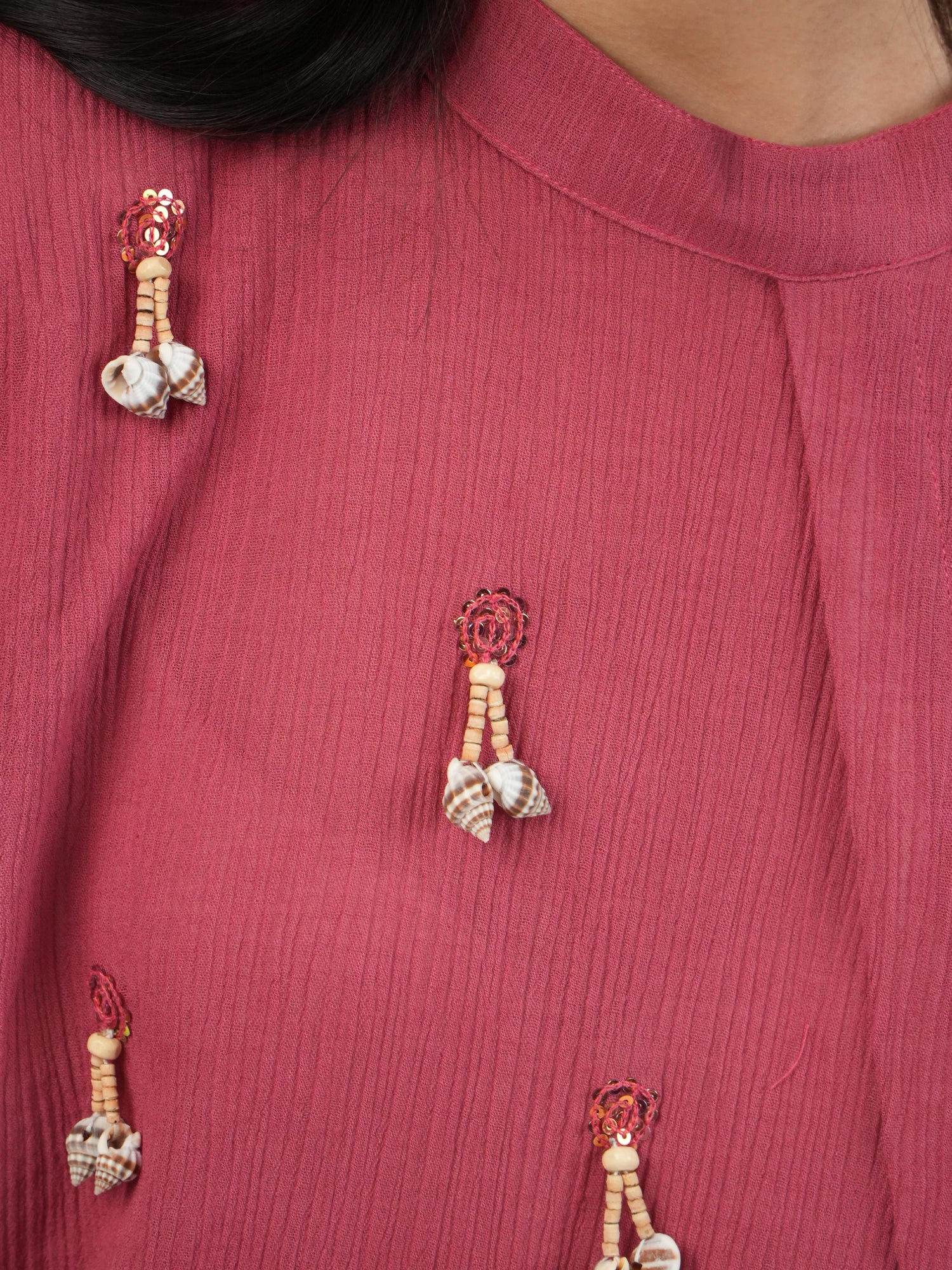 Tie-up accents on the relaxed-fit crinkled cotton trousers