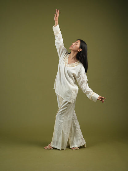 Vanshitaaz Ivory Essence Embroidered Tunic & Slit Pants Set